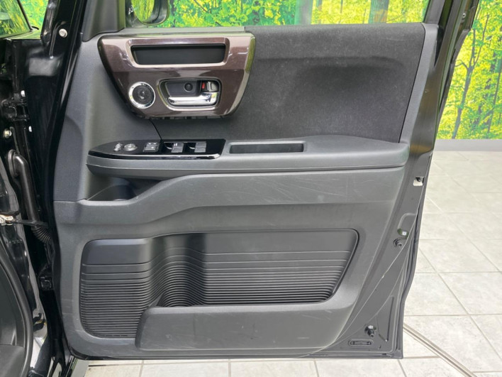 2018 Honda N-BOX CUSTOM DBA-JF3 (UW-6a223e6a093c9)[22]