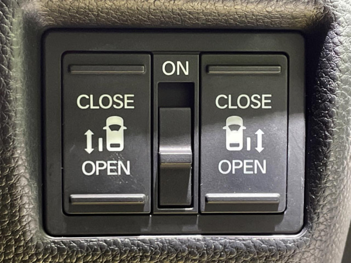 2019 Honda N-BOX CUSTOM DBA-JF3 (UW-6a223e6acec4d)[19]