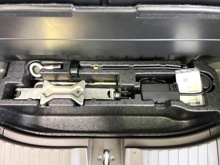 2023 Honda N-BOX 6BA-JF3 (UW-6a223e70f04a8)[15]