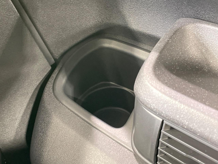 2023 Honda N-BOX CUSTOM 6BA-JF5 (UW-6a223e7345348)[28]