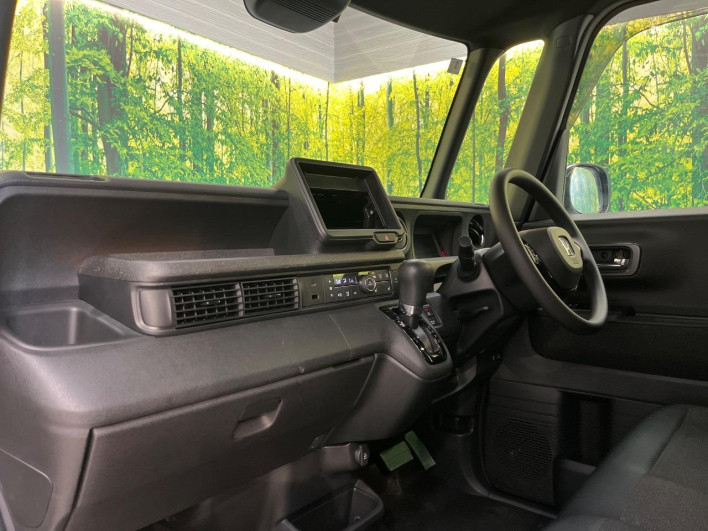 2024 Honda N-BOX CUSTOM 6BA-JF5 (UW-6a223e7355e5a)[17]