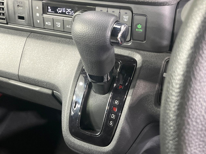 2024 Honda N-BOX CUSTOM 6BA-JF5 (UW-6a223e75d1d89)[19]