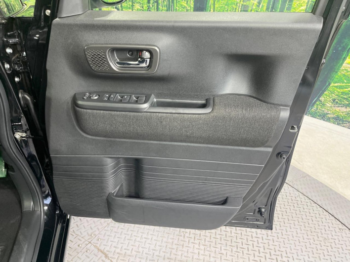 2024 Honda N-BOX CUSTOM 6BA-JF5 (UW-6a223e75d1d89)[21]