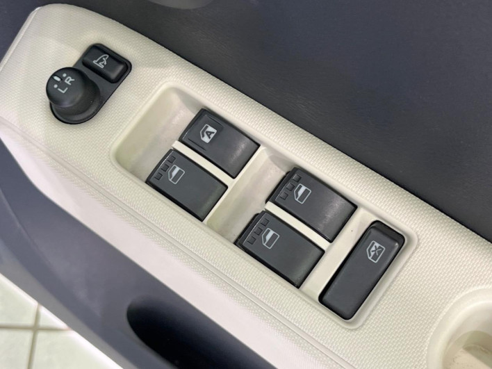 2014 Daihatsu Mira Cocoa DBA-L685S (UW-6a223e9c0986c)[13]