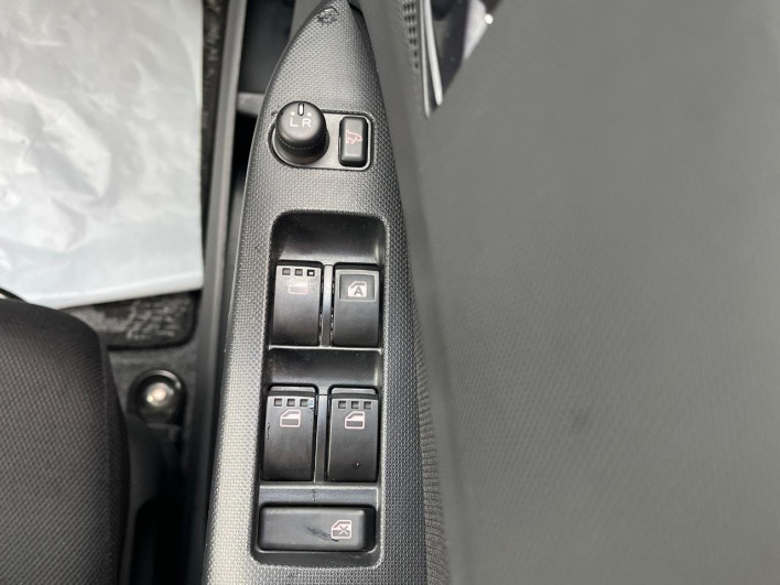 2013 Daihatsu Move DBA-LA100S (UW-6a223e9d56d9a)[29]