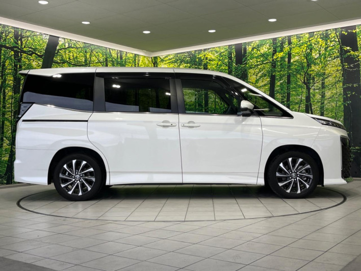 2023 Toyota Voxy 6BA-MZRA90W (UW-6a223f4141cfa)[17]