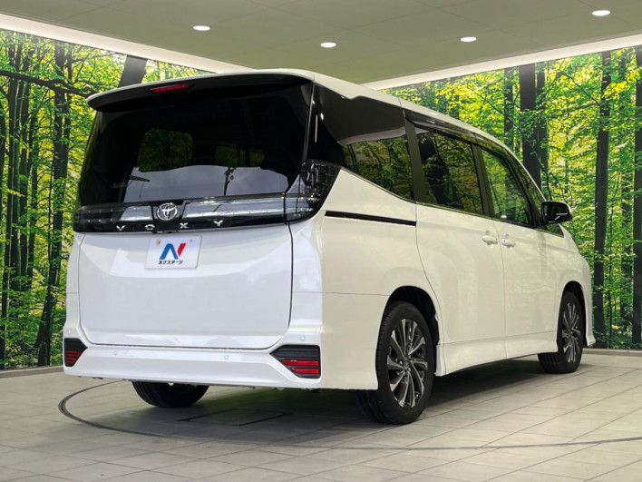2023 Toyota Voxy 6BA-MZRA90W (UW-6a223f4141cfa)[18]