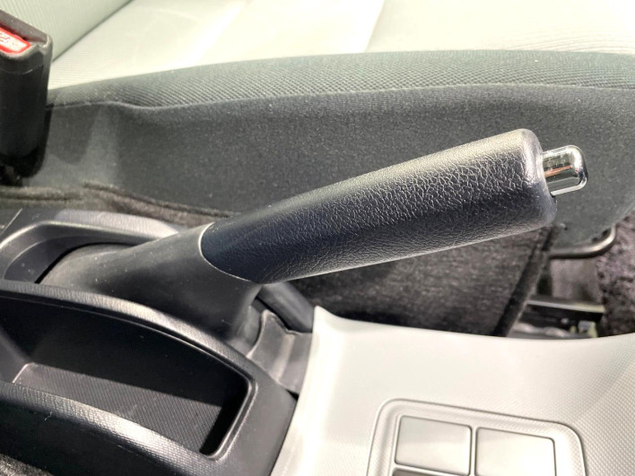 2013 Toyota Aqua DAA-NHP10 (UW-6a223f49a8074)[27]