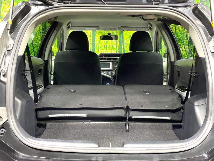 2013 Toyota Aqua DAA-NHP10 (UW-6a223f49a8074)[15]