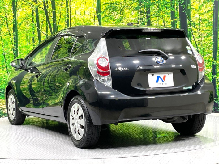 2013 Toyota Aqua DAA-NHP10 (UW-6a223f49a8074)[7]