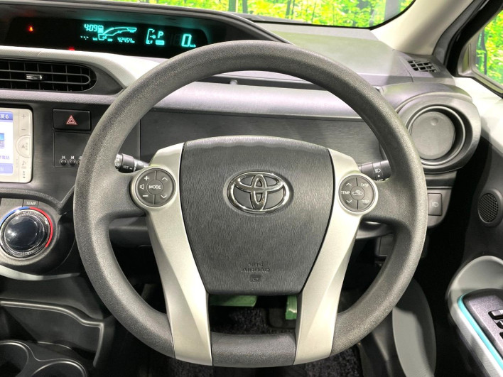2013 Toyota Aqua DAA-NHP10 (UW-6a223f49a8074)[20]