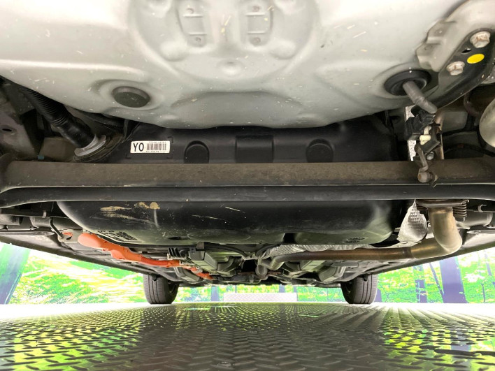 2013 Toyota Aqua DAA-NHP10 (UW-6a223f49a8074)[9]