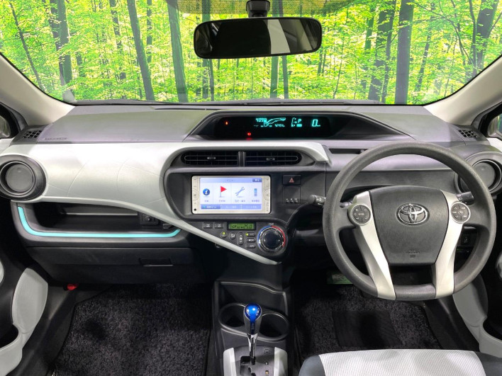 2013 Toyota Aqua DAA-NHP10 (UW-6a223f49a8074)[19]