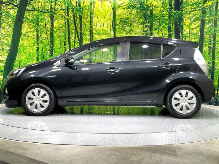 2013 Toyota Aqua DAA-NHP10 (UW-6a223f49a8074)[6]