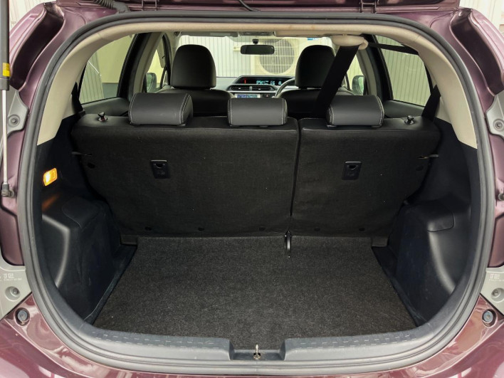 2014 Toyota Aqua DAA-NHP10 (UW-6a223f4a48b34)[29]