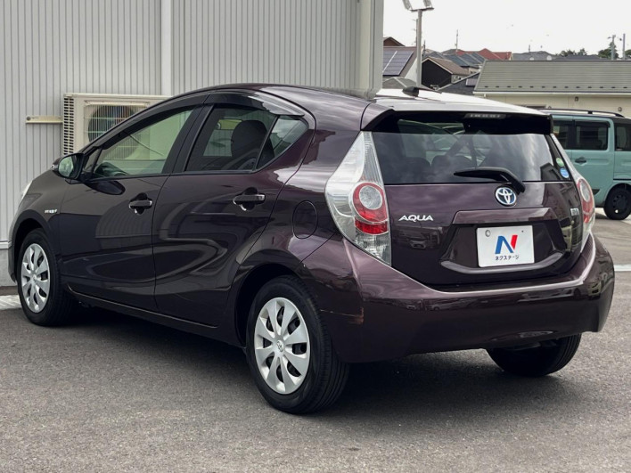 2014 Toyota Aqua DAA-NHP10 (UW-6a223f4a48b34)[26]