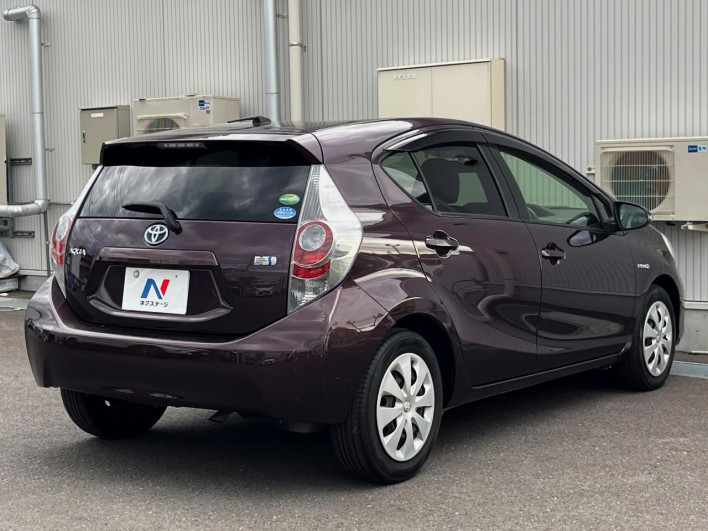 2014 Toyota Aqua DAA-NHP10 (UW-6a223f4a48b34)[24]