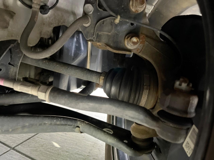 2016 Toyota Aqua DAA-NHP10 (UW-6a223f4ee4875)[27]