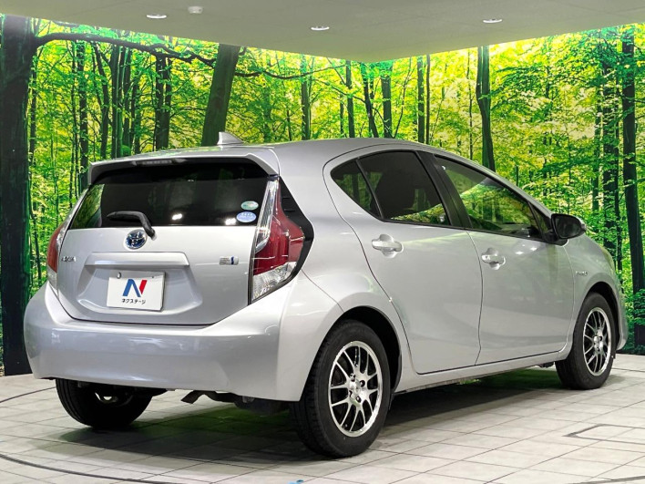 2016 Toyota Aqua DAA-NHP10 (UW-6a223f4ee4875)[17]