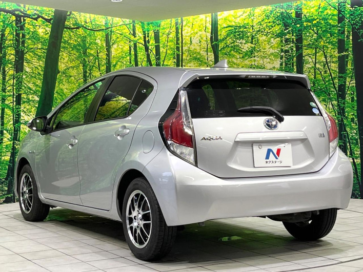 2016 Toyota Aqua DAA-NHP10 (UW-6a223f4ee4875)[9]