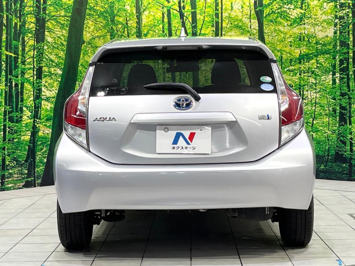 2016 Toyota Aqua DAA-NHP10 (UW-6a223f4ee4875)[10]