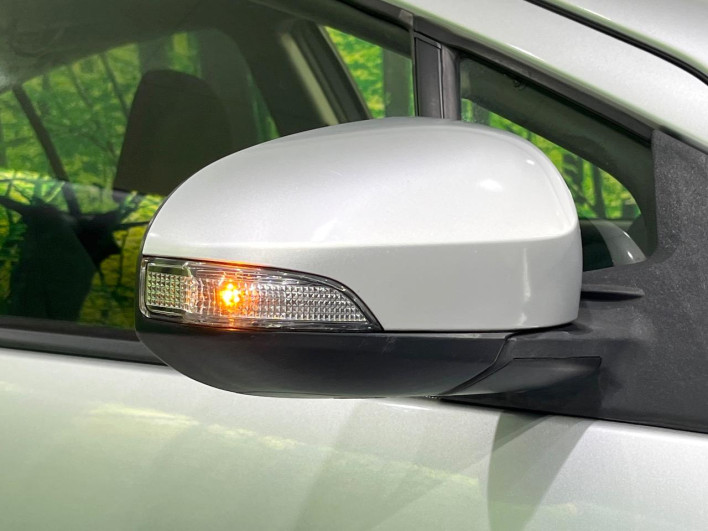2016 Toyota Aqua DAA-NHP10 (UW-6a223f4ee4875)[21]