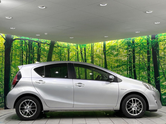 2016 Toyota Aqua DAA-NHP10 (UW-6a223f4ee4875)[18]