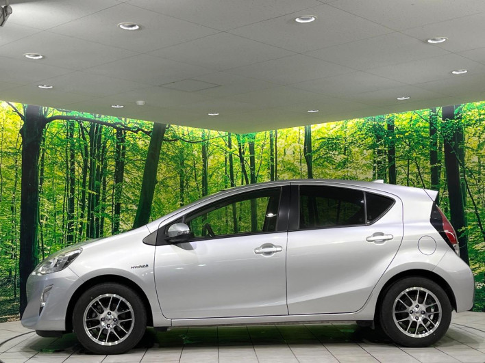 2016 Toyota Aqua DAA-NHP10 (UW-6a223f4ee4875)[8]