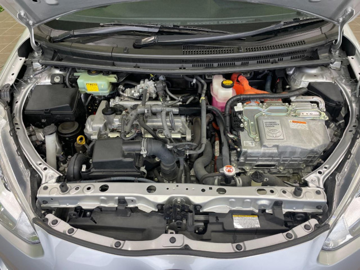 2017 Toyota Aqua DAA-NHP10 (UW-6a223f4f20bd5)[4]