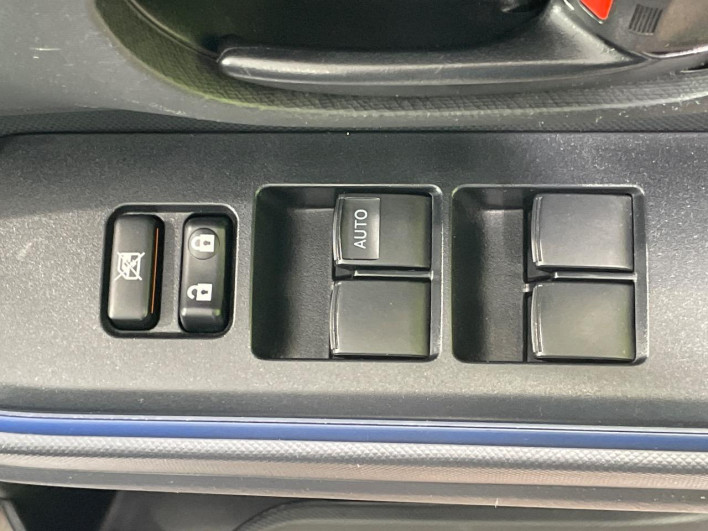 2017 Toyota Aqua DAA-NHP10 (UW-6a223f4f20bd5)[5]