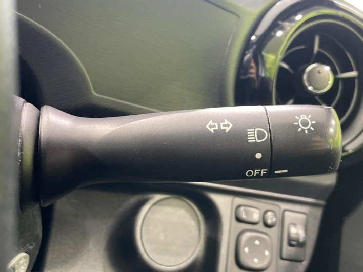 2017 Toyota Aqua DAA-NHP10 (UW-6a223f4f20bd5)[16]