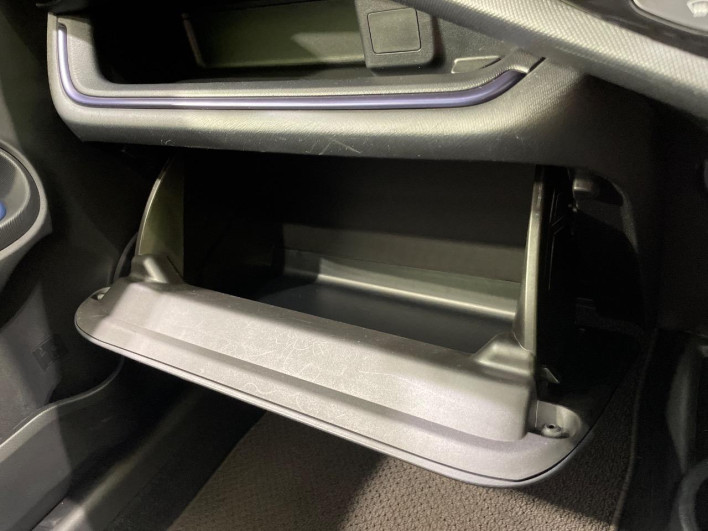 2017 Toyota Aqua DAA-NHP10 (UW-6a223f4f20bd5)[24]