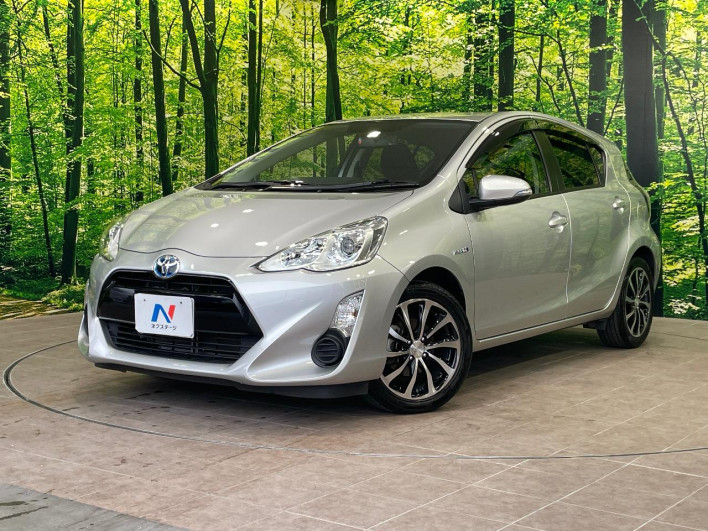 2017 Toyota Aqua DAA-NHP10 (UW-6a223f4f20bd5)[0]