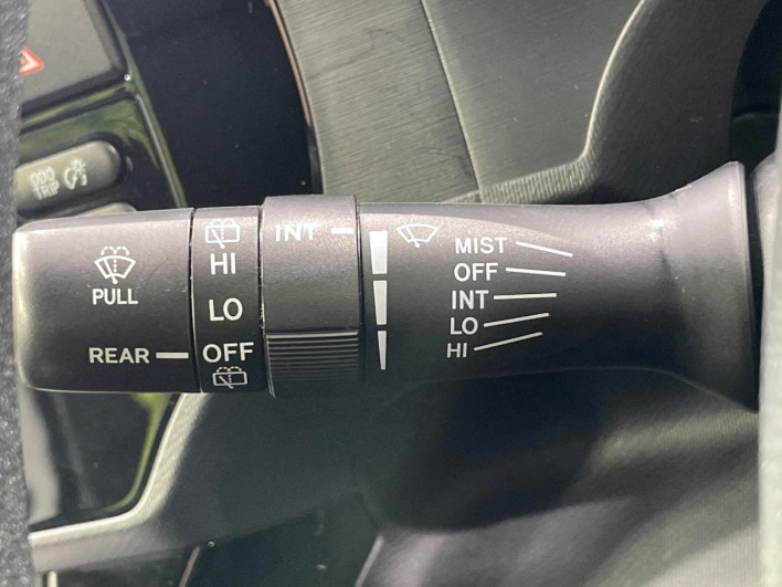 2017 Toyota Aqua DAA-NHP10 (UW-6a223f4f20bd5)[17]