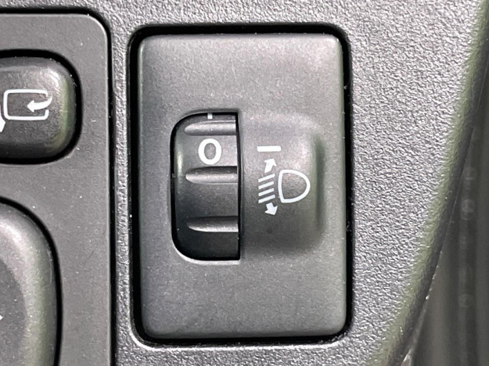 2017 Toyota Aqua DAA-NHP10 (UW-6a223f4f20bd5)[6]
