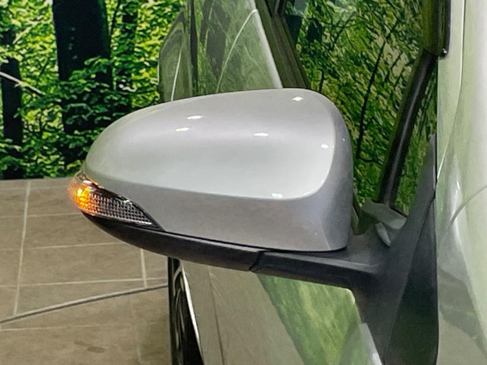 2017 Toyota Aqua DAA-NHP10 (UW-6a223f4f20bd5)[26]