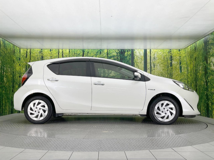 2018 Toyota Aqua DAA-NHP10 (UW-6a223f51807a9)[18]