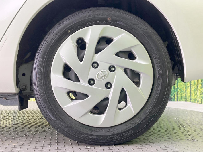 2018 Toyota Aqua DAA-NHP10 (UW-6a223f51807a9)[11]
