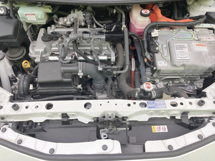 2018 Toyota Aqua DAA-NHP10 (UW-6a223f51807a9)[4]