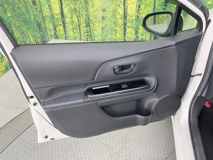 2018 Toyota Aqua DAA-NHP10 (UW-6a223f51807a9)[28]