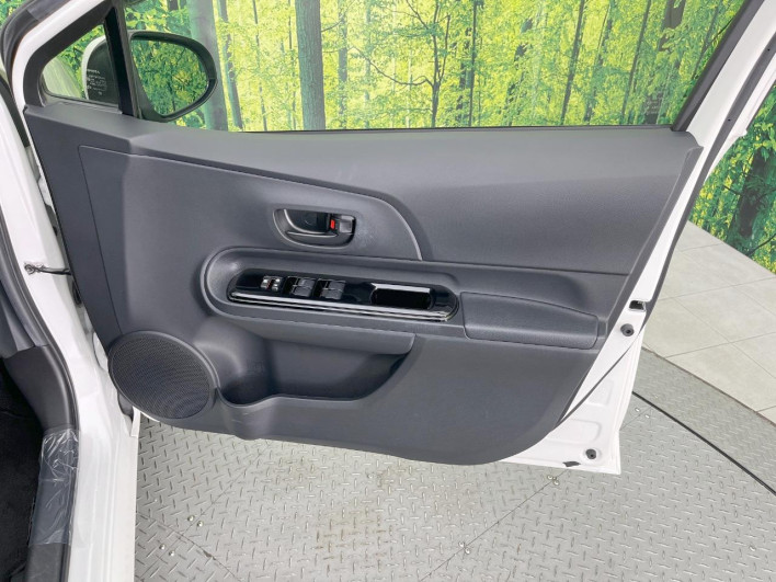 2018 Toyota Aqua DAA-NHP10 (UW-6a223f51807a9)[26]