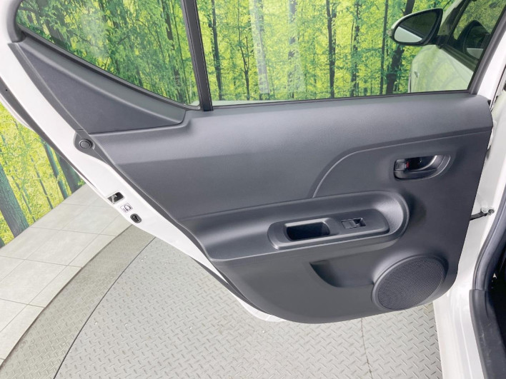 2018 Toyota Aqua DAA-NHP10 (UW-6a223f51807a9)[29]