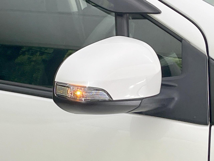 2018 Toyota Aqua DAA-NHP10 (UW-6a223f51807a9)[7]