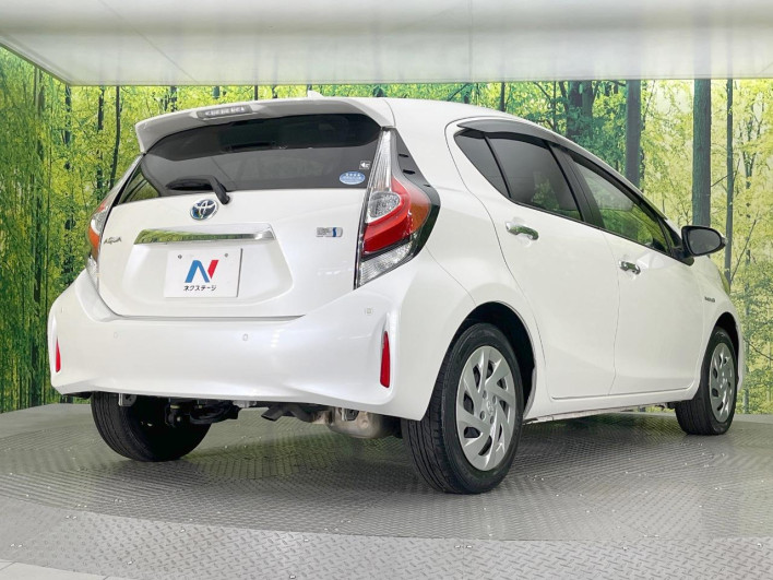 2018 Toyota Aqua DAA-NHP10 (UW-6a223f51807a9)[19]