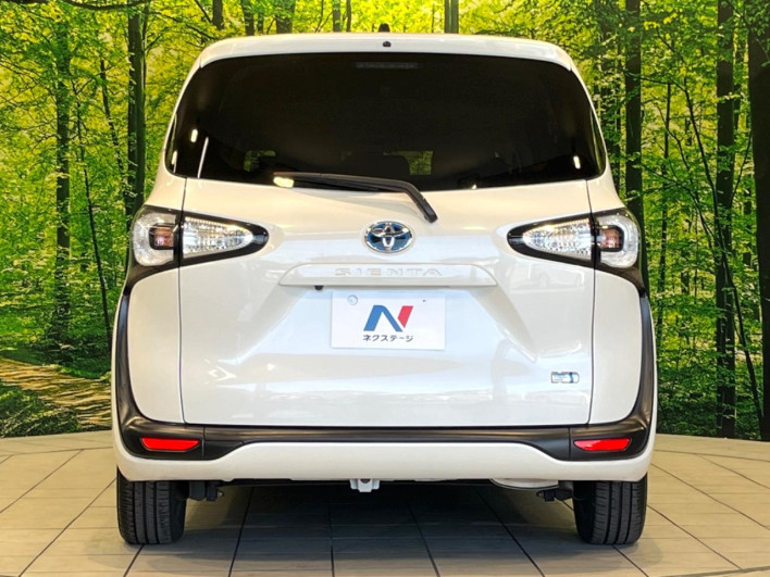 2017 Toyota Sienta DAA-NHP170G (UW-6a223f5397aa7)[16]