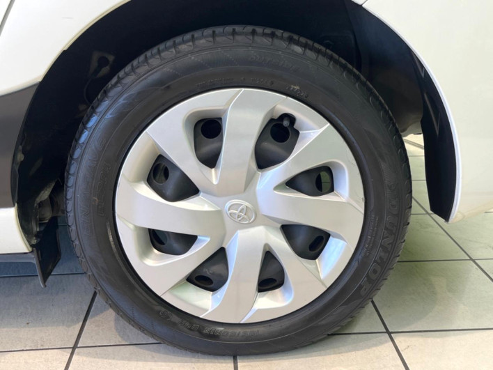 2017 Toyota Sienta DAA-NHP170G (UW-6a223f5397aa7)[11]
