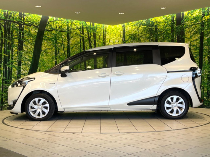 2017 Toyota Sienta DAA-NHP170G (UW-6a223f5397aa7)[14]