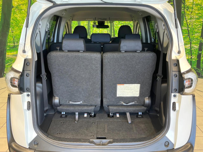 2017 Toyota Sienta DAA-NHP170G (UW-6a223f5397aa7)[20]