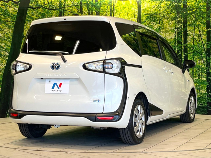 2017 Toyota Sienta DAA-NHP170G (UW-6a223f5397aa7)[17]