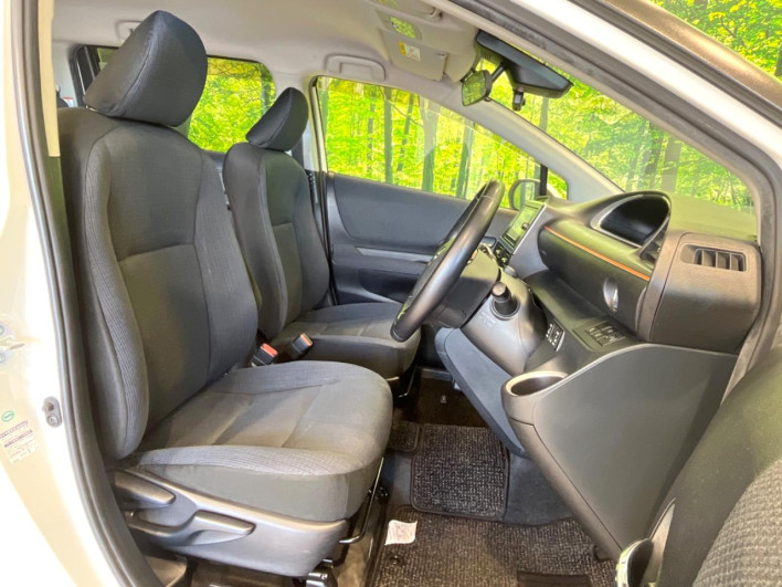 2017 Toyota Sienta DAA-NHP170G (UW-6a223f5397aa7)[28]